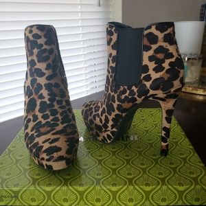 Gianni Bini Nikka Booties